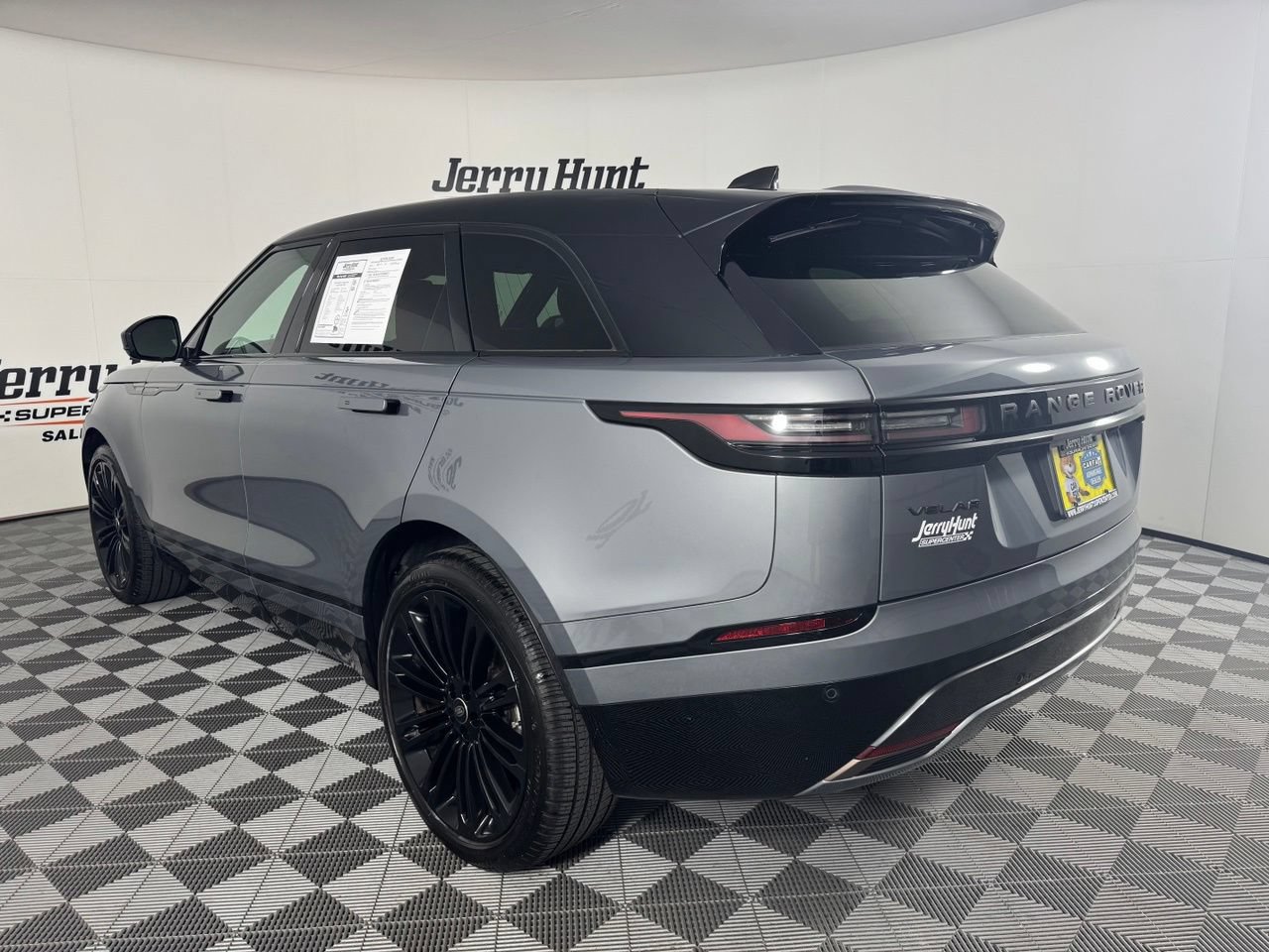 Used 2024 Land Rover Range Rover Velar Dynamic HSE AWD/4WD image 8