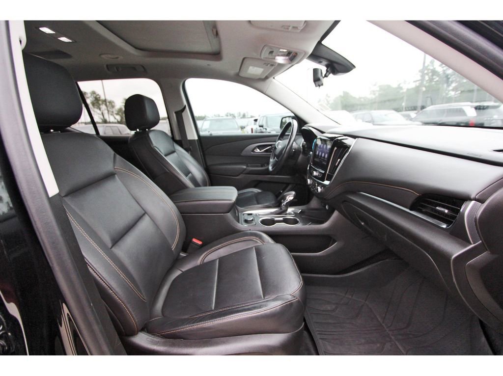 Used 2021 Chevrolet Traverse Premier w/ LPO, Blackout Package FWD image 32