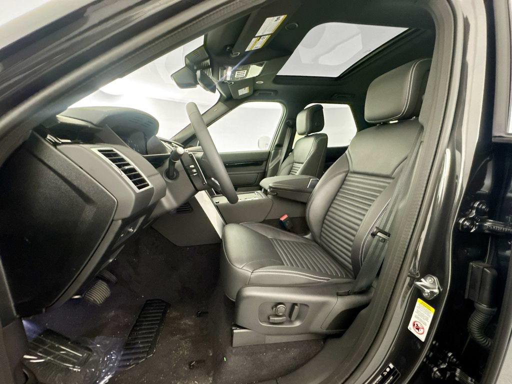 New 2026 Land Rover Discovery S AWD/4WD image 19