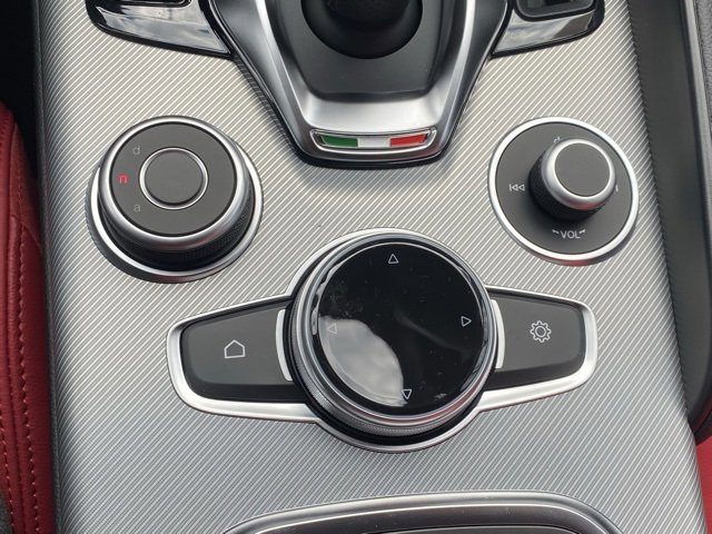 New 2025 Alfa Romeo Giulia AWD image 33