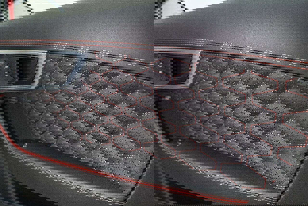 Used 2020 Jaguar F-TYPE SVR image 64