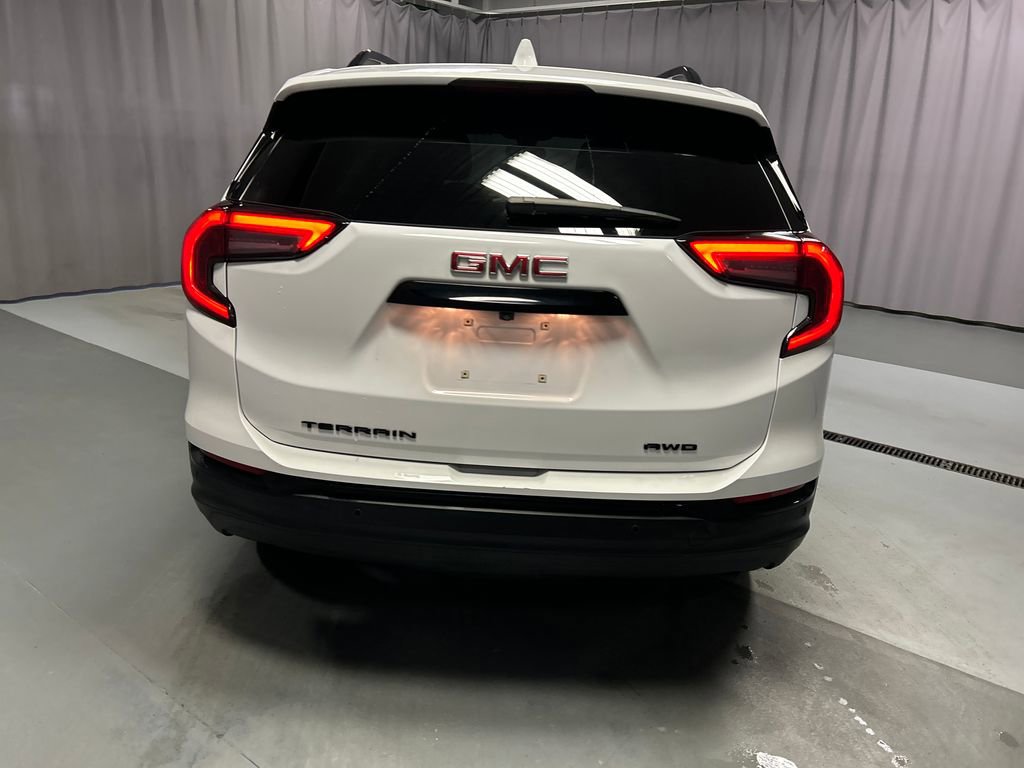 Used 2024 GMC Terrain SLT w/ Elevation Edition image 6