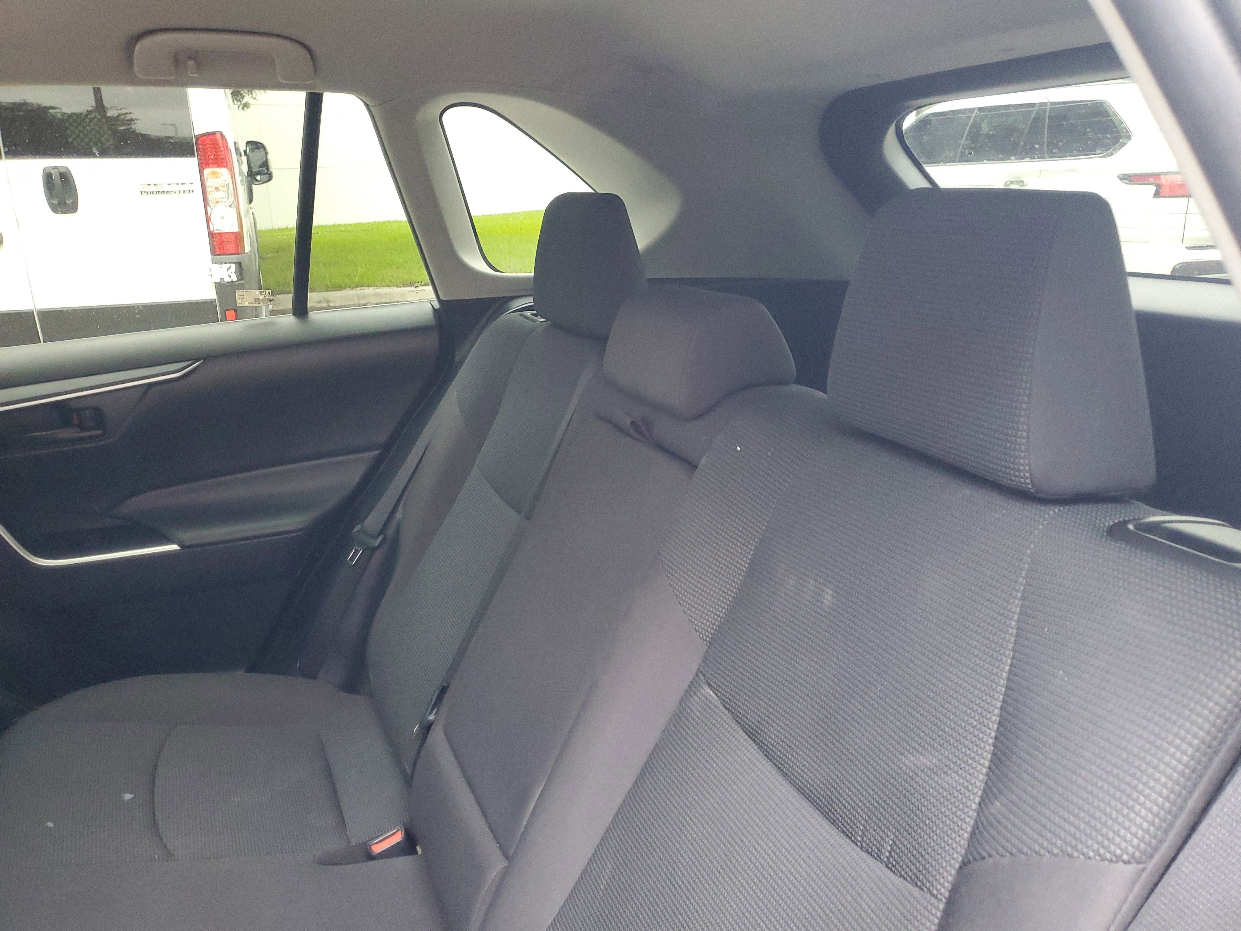 Used 2021 Toyota RAV4 LE image 12