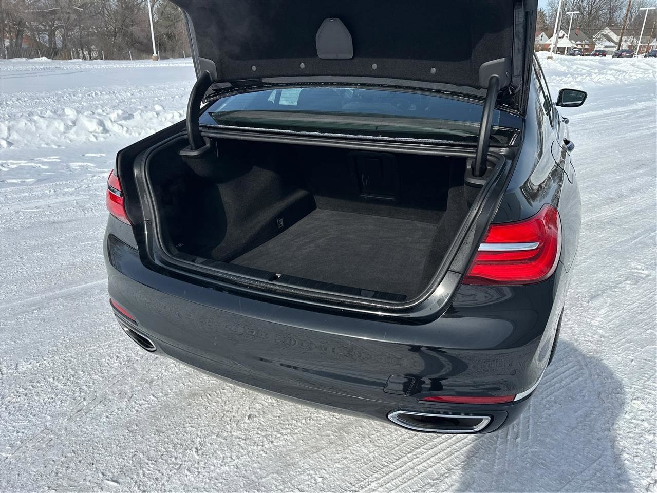 Used 2018 BMW 740i xDrive image 13