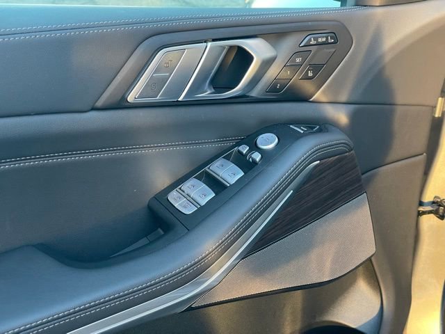 Used 2026 BMW X7 xDrive40i w/ Premium Package image 13