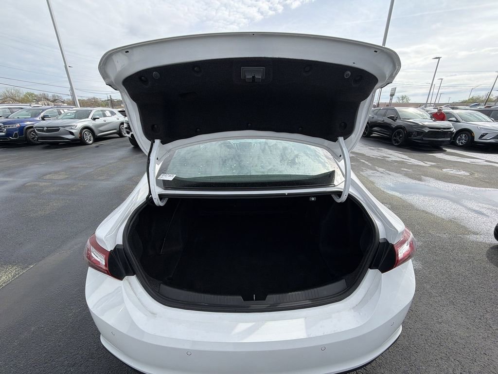 Used 2021 Chevrolet Malibu LT FWD image 29