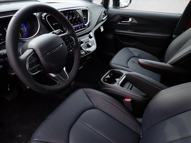 New 2027 Chrysler Pacifica Select AWD/4WD image 13