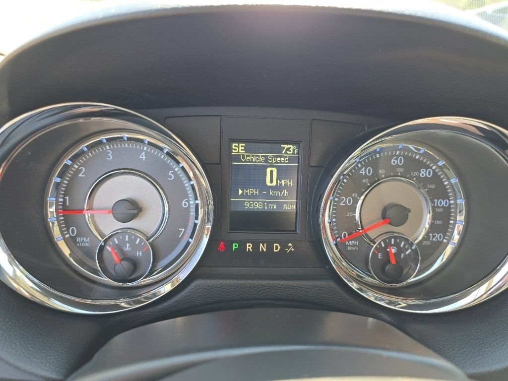 Used 2016 Chrysler Town & Country Touring FWD image 31