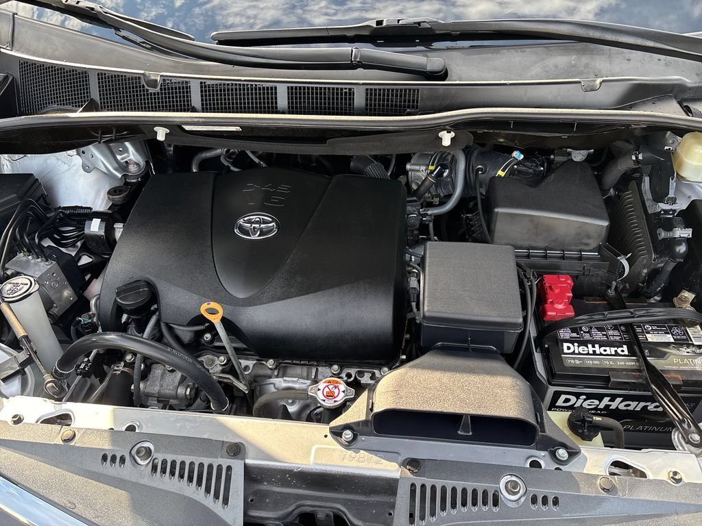 Used 2018 Toyota Sienna XLE w/ XLE Navigation Package FWD image 22