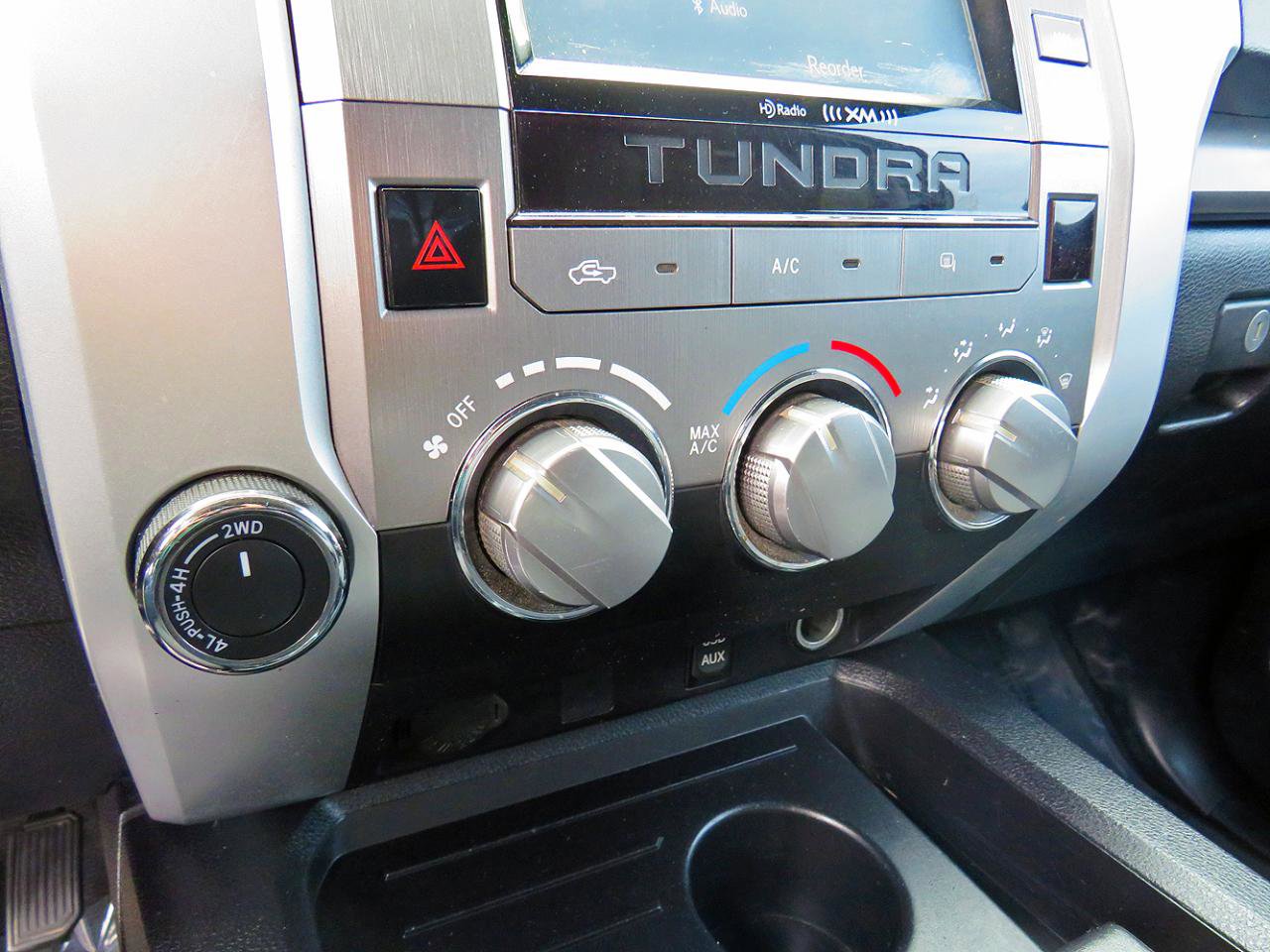 Used 2015 Toyota Tundra SR5 w/ SR5 Upgrade Package AWD/4WD image 23