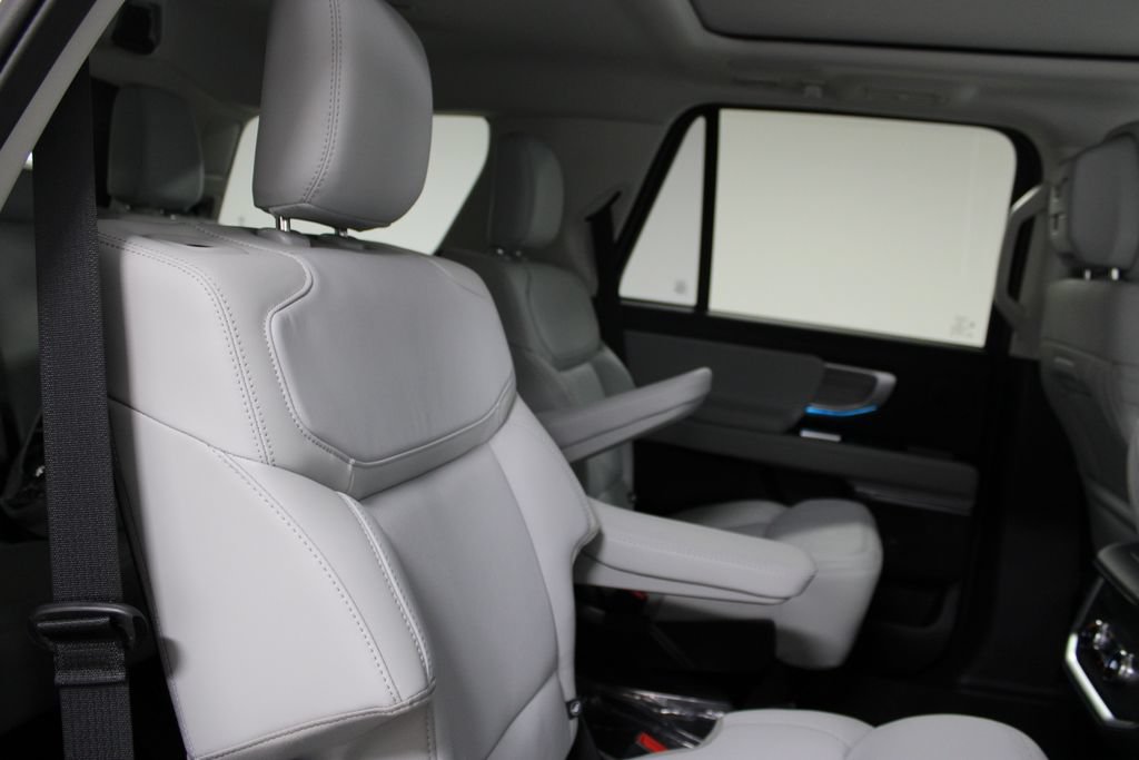 New 2027 Ford Expedition Platinum RWD image 27