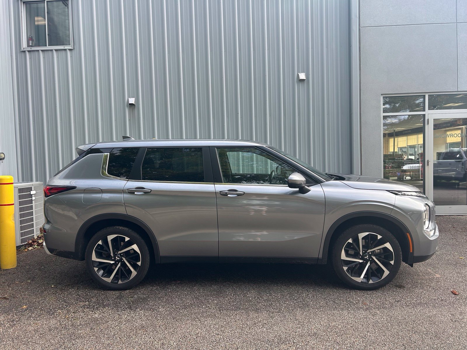Used 2024 Mitsubishi Outlander SE AWD/4WD image 4