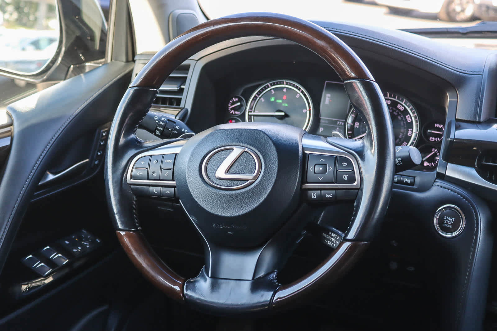 Used 2018 Lexus LX 570 4WD image 13