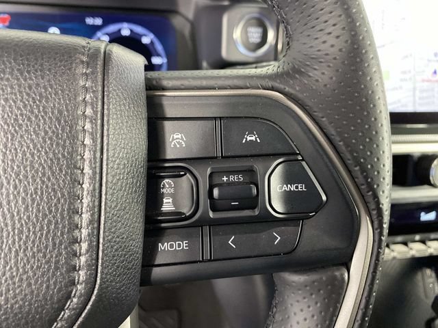 Used 2025 Toyota 4Runner Limited w/ Tow Technology Package AWD/4WD image 19