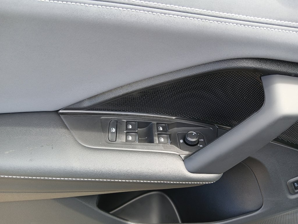 New 2026 Volkswagen Tiguan SE FWD image 10