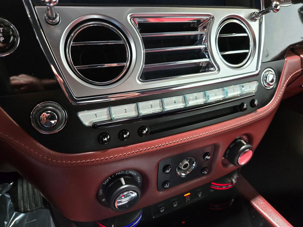 Used 2015 Rolls-Royce Wraith RWD image 27