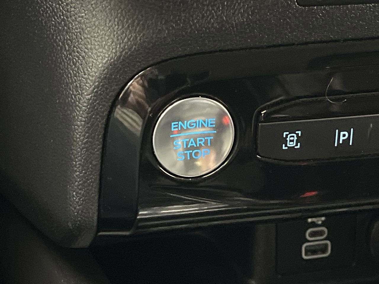 Certified 2024 Ford Escape Platinum image 21