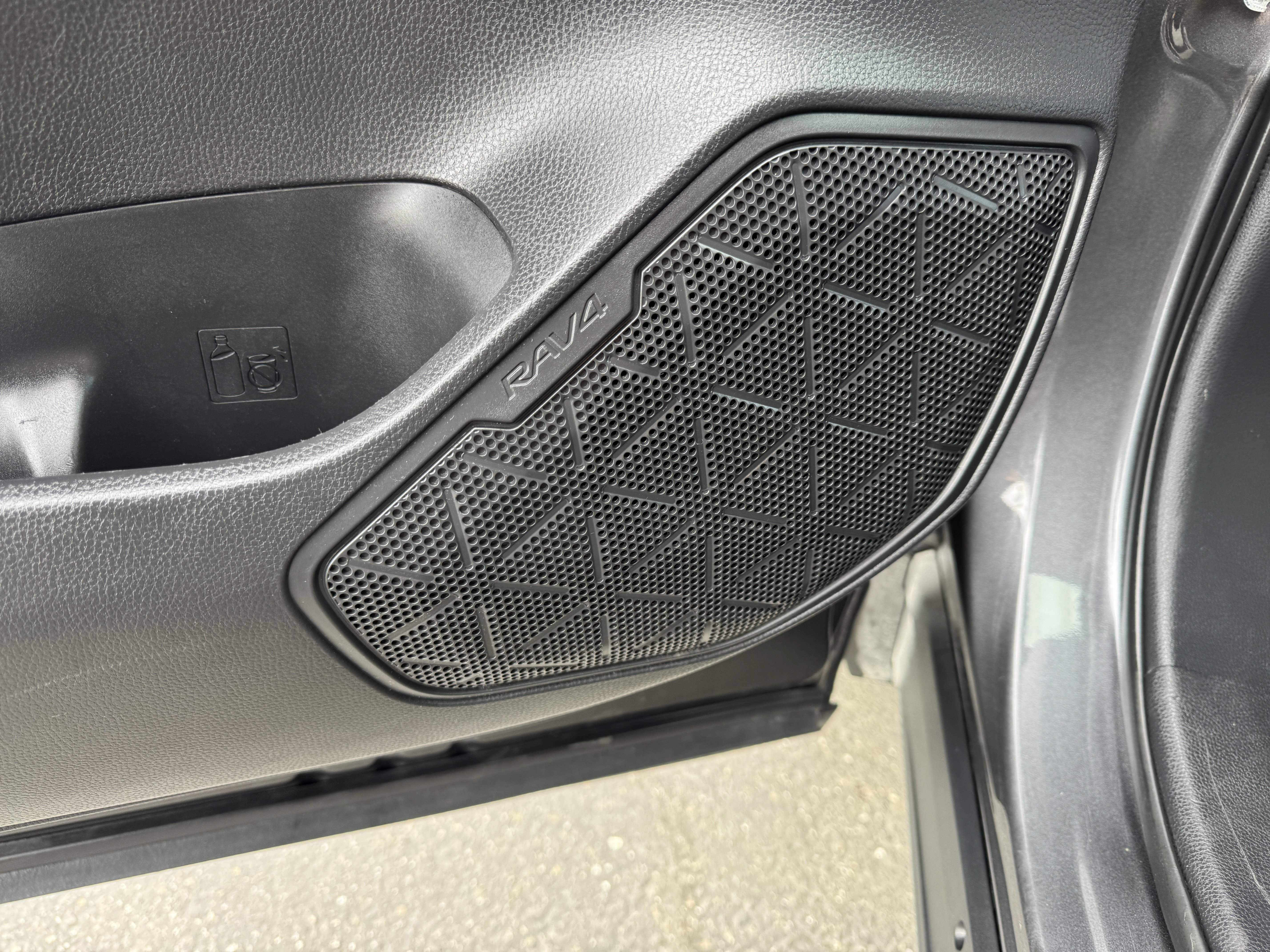 Used 2021 Toyota RAV4 XLE image 13