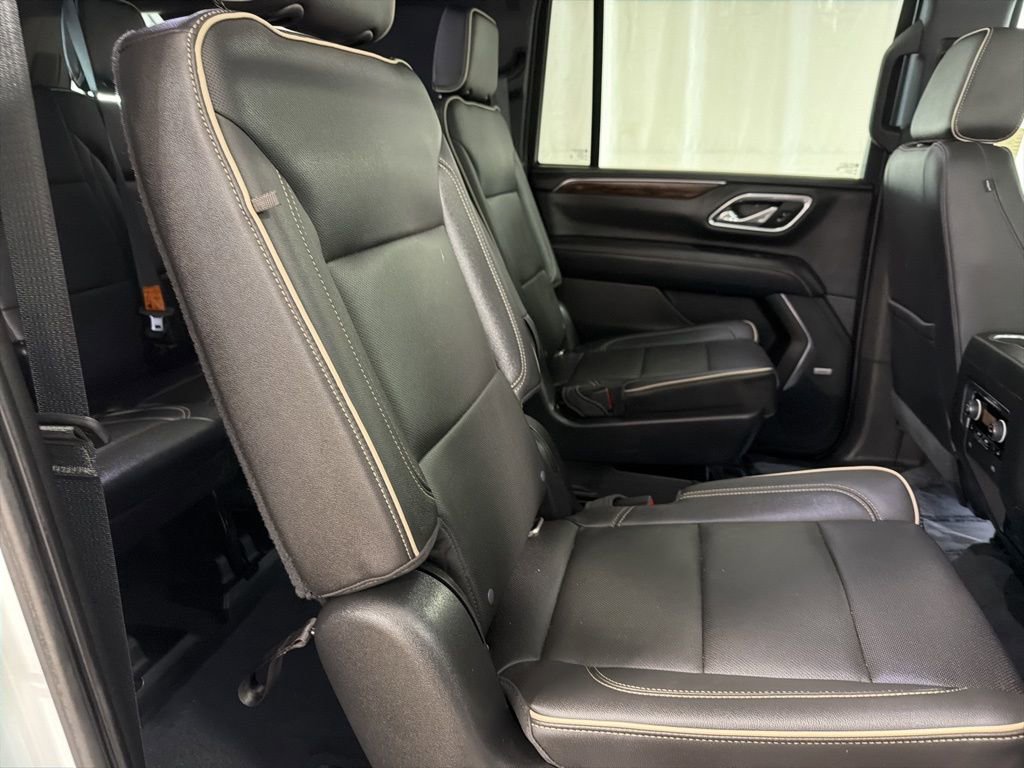 Used 2021 Chevrolet Suburban Premier w/ Premium Package AWD/4WD image 19