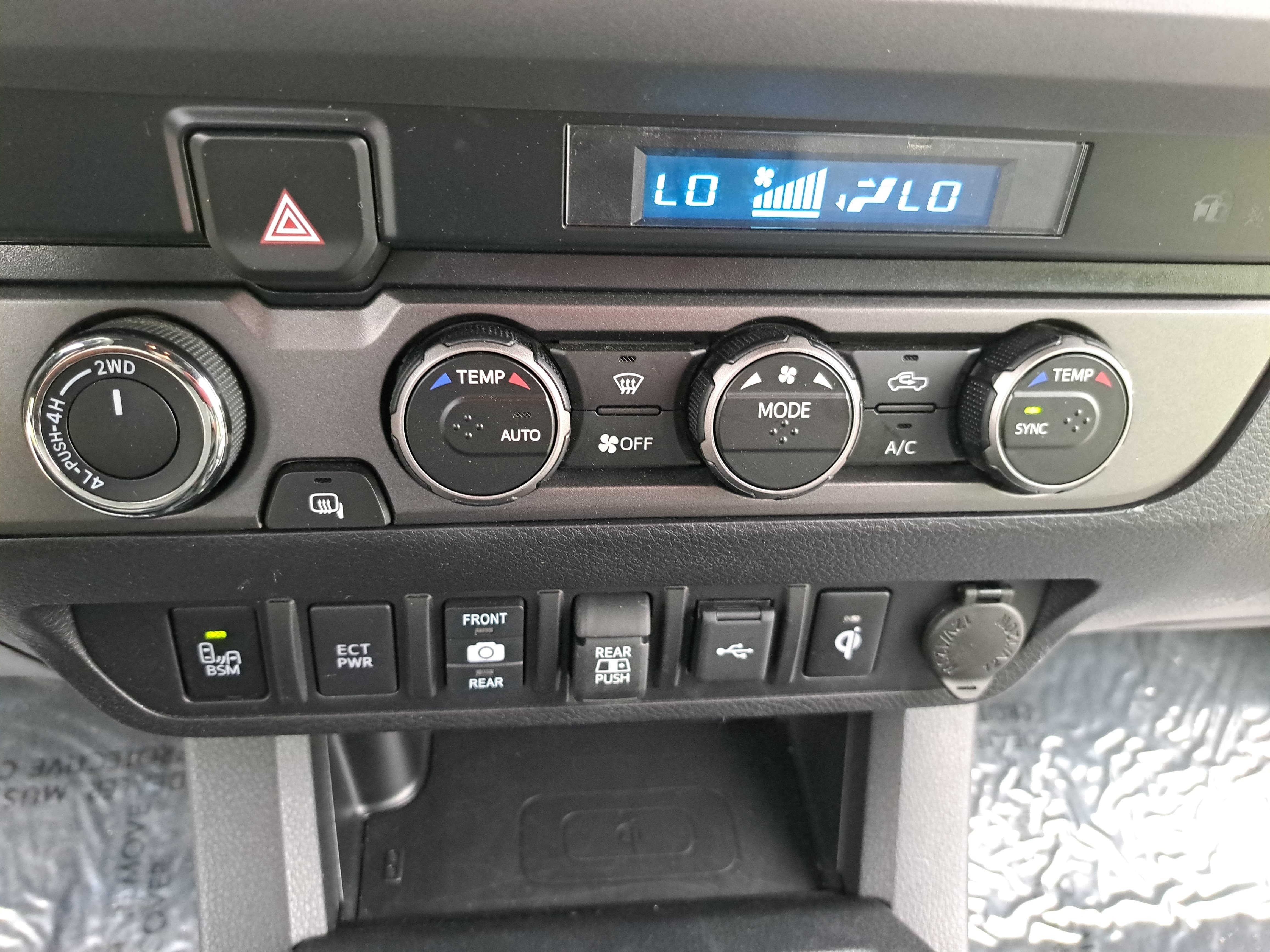 Used 2023 Toyota Tacoma TRD Off-Road w/ Technology Package AWD/4WD image 18
