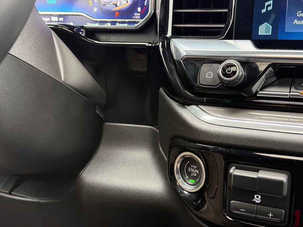 Used 2023 Chevrolet Silverado 1500 High Country image 32