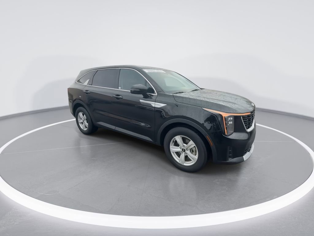 Used 2025 Kia Sorento LX image 2