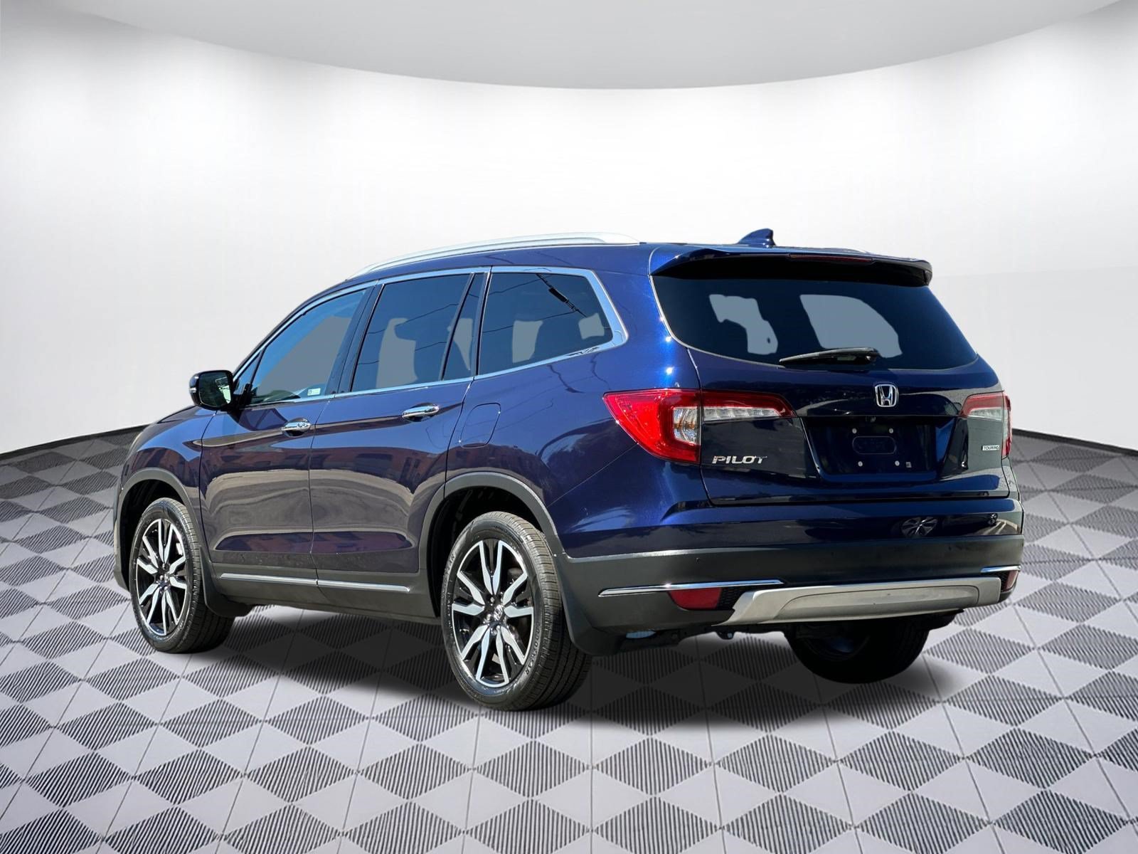 Used 2021 Honda Pilot Touring image 3