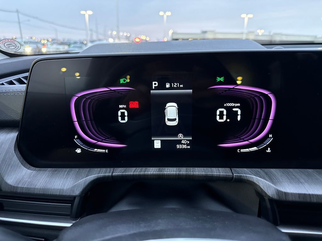 Used 2025 Kia Telluride EX w/ EX Captain's Chair Package image 18