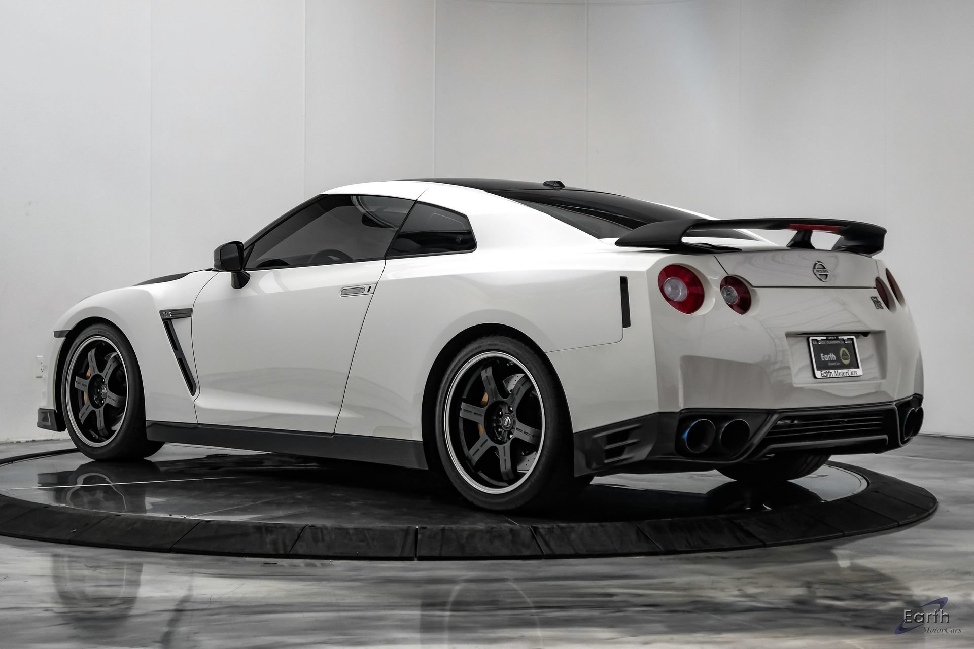 Used 2014 Nissan GT-R Black Edition AWD/4WD image 12
