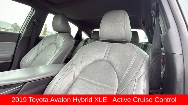 Used 2019 Toyota Avalon XLE image 12