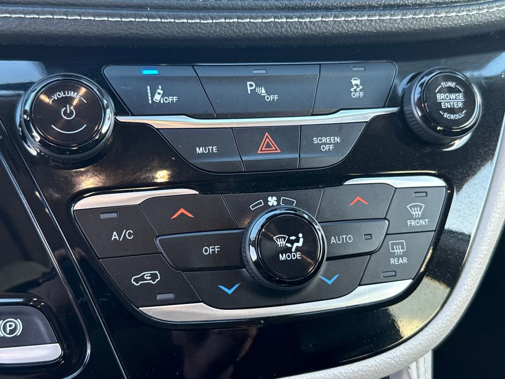 Certified 2023 Chrysler Pacifica Limited FWD image 29