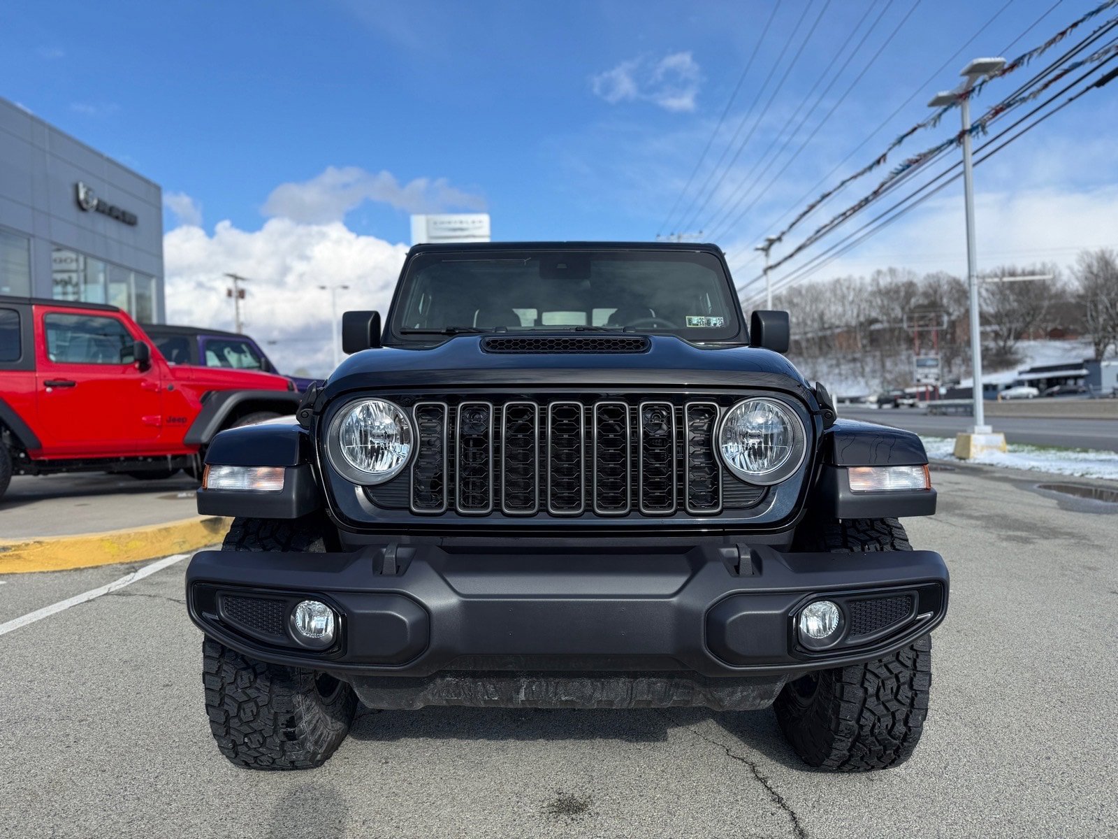 Certified 2025 Jeep Gladiator Sport AWD/4WD image 2