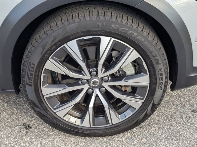 Used 2024 Volvo V90 B6 Cross Country Plus image 14