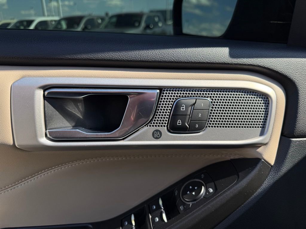 Used 2020 Ford Explorer Limited RWD image 10
