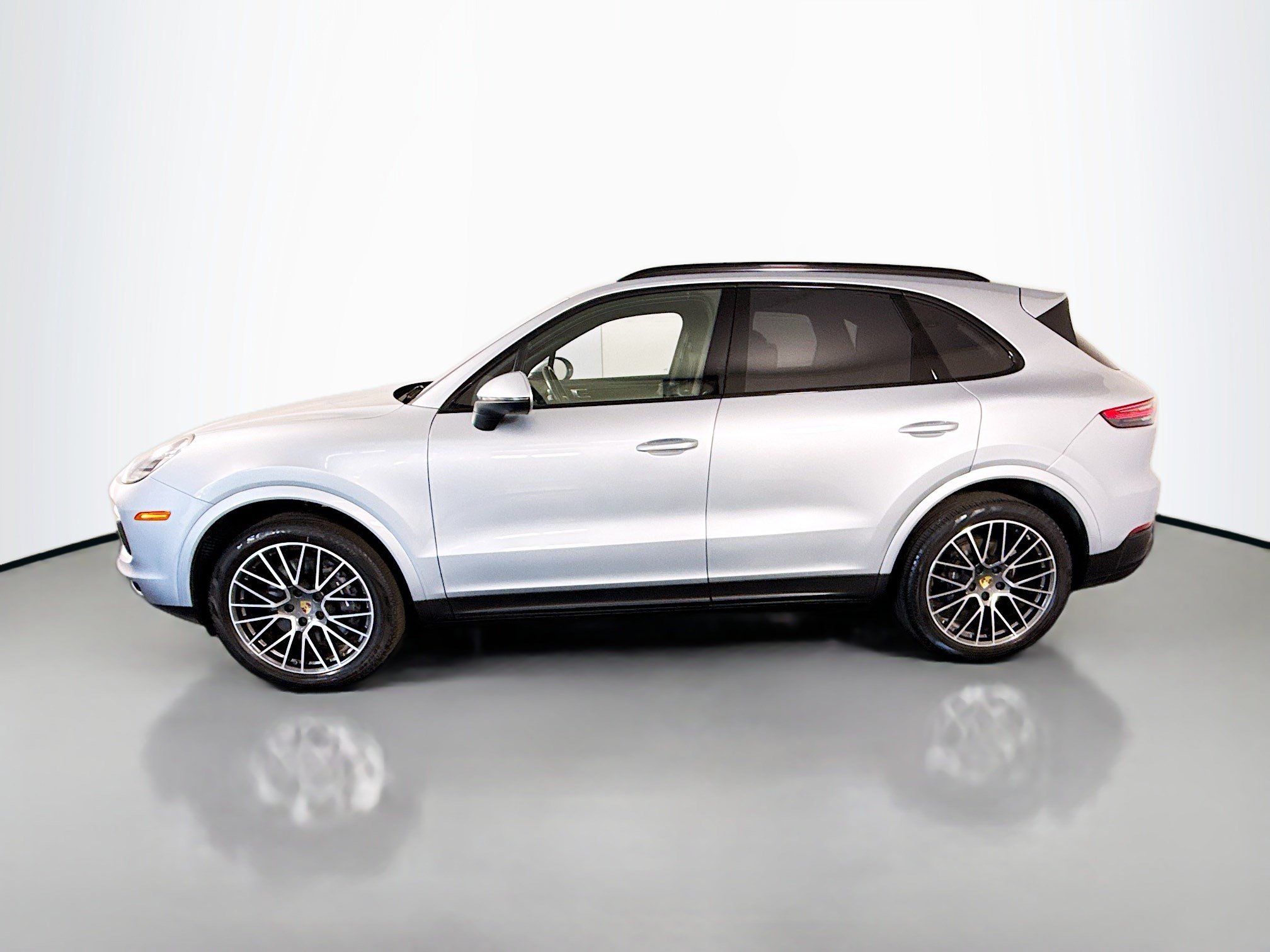 Used 2023 Porsche Cayenne Platinum Edition AWD/4WD image 6