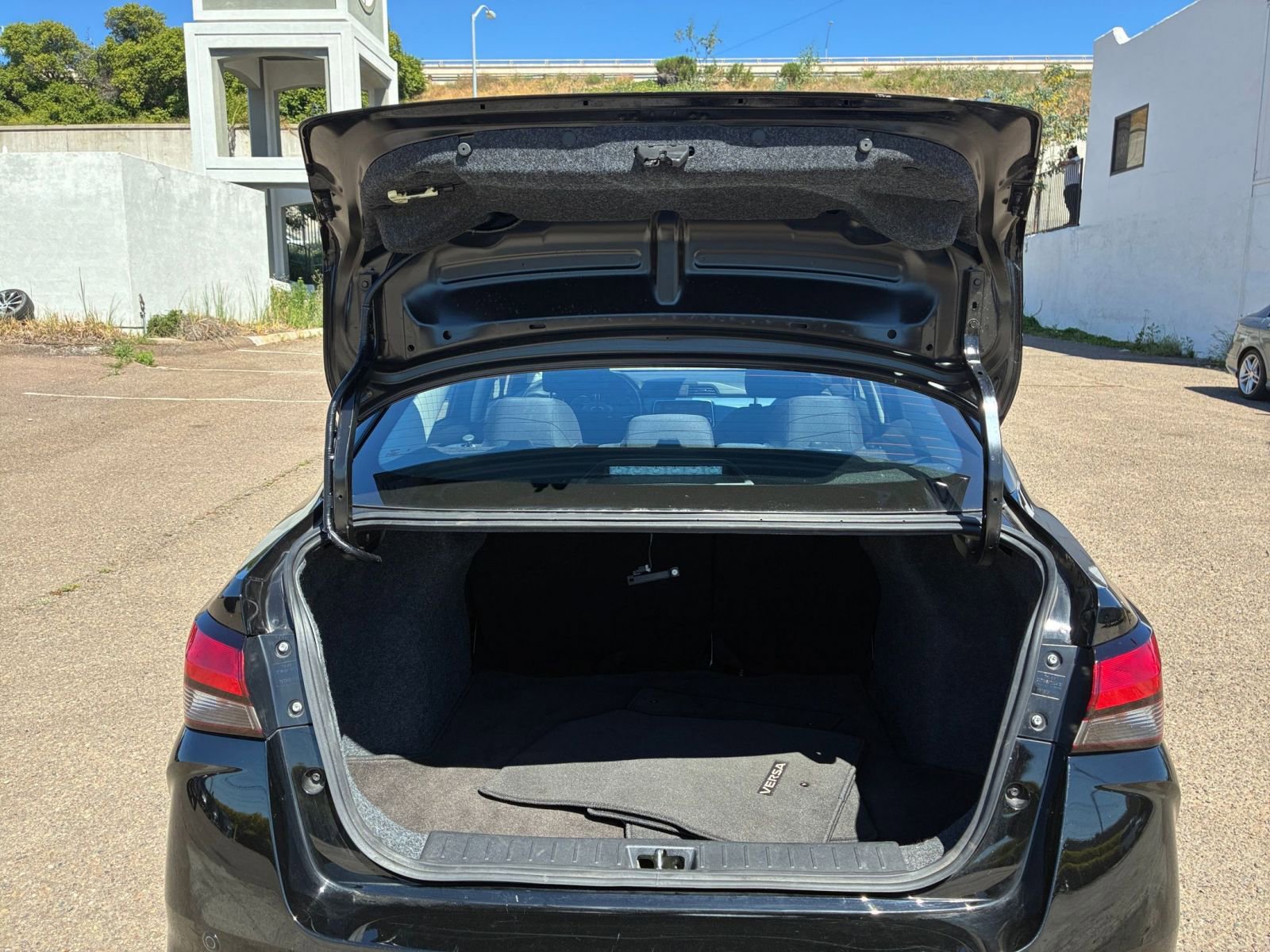 Used 2025 Nissan Versa SV FWD image 29
