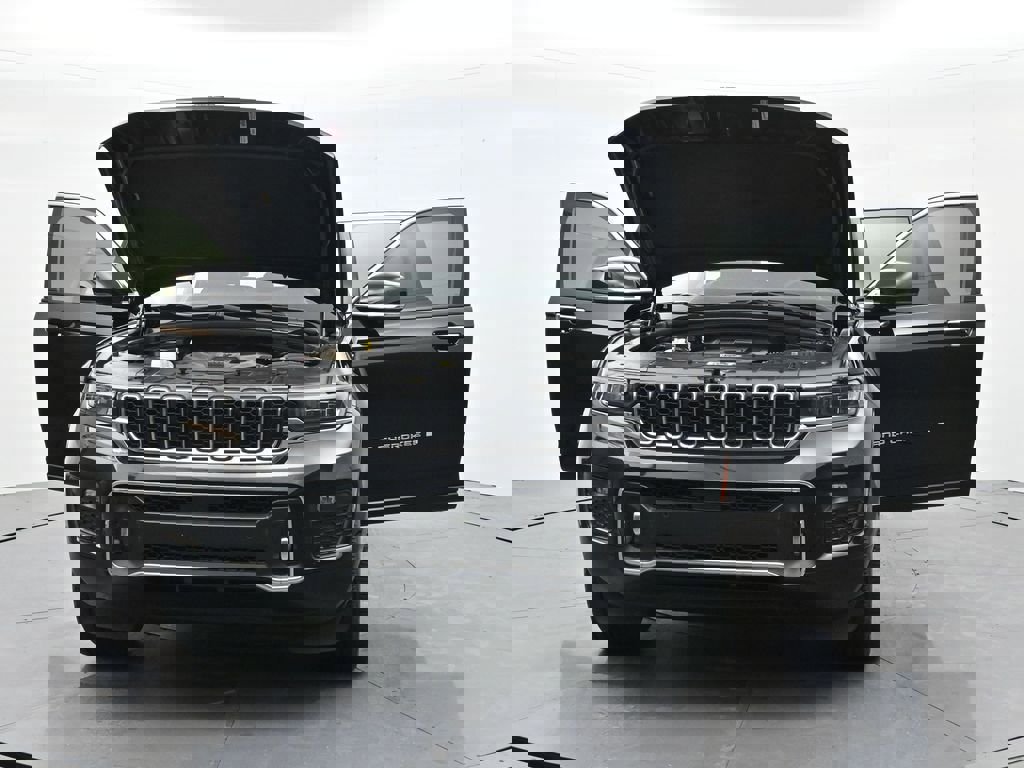 Used 2023 Jeep Grand Cherokee Overland image 44