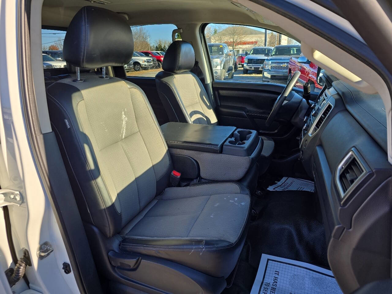 Used 2017 Nissan Titan S image 15