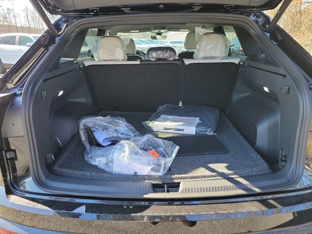 New 2026 Volkswagen Atlas Cross Sport SEL Premium R-Line AWD/4WD image 9