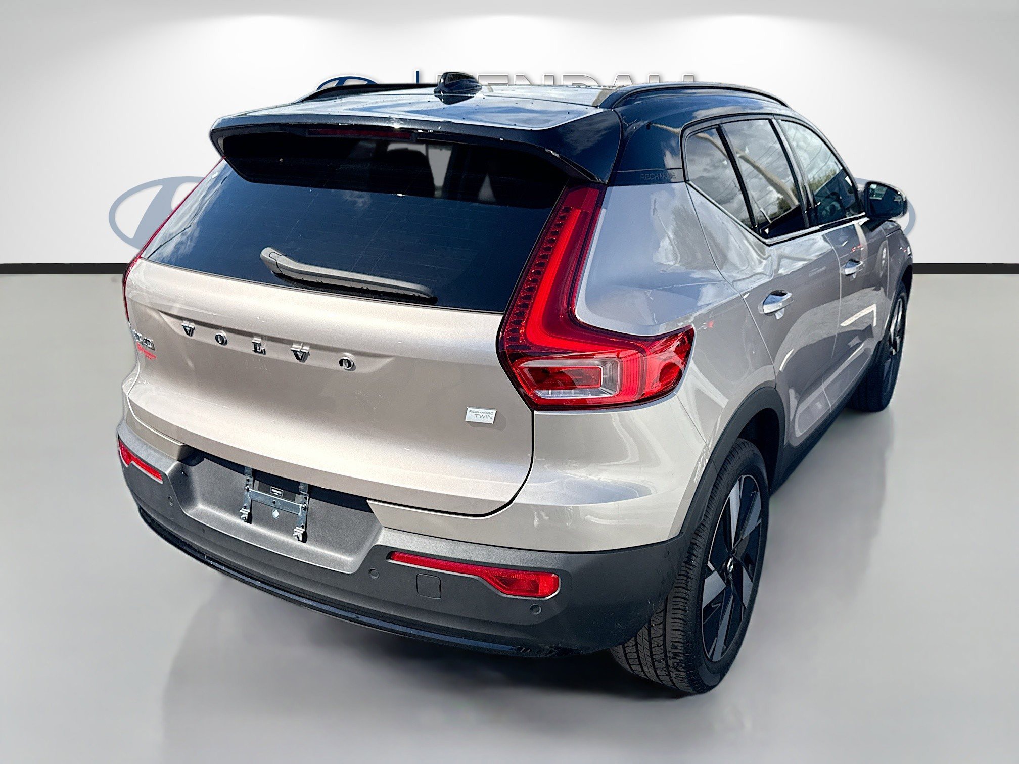 Used 2024 Volvo XC40 Recharge Plus w/ Protection Package Premier image 6