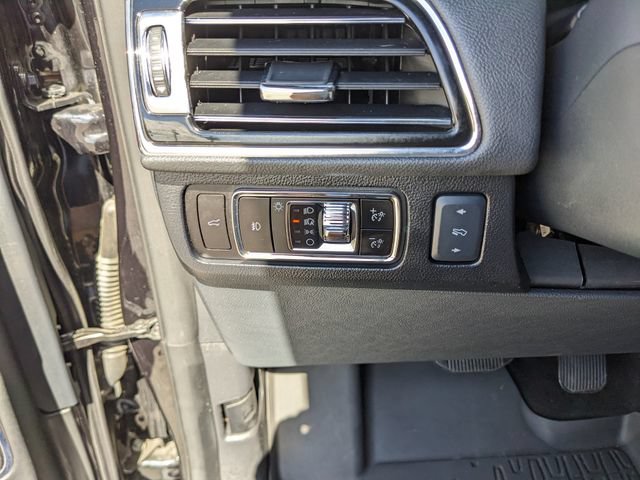 Used 2023 Lincoln Navigator 4WD image 31