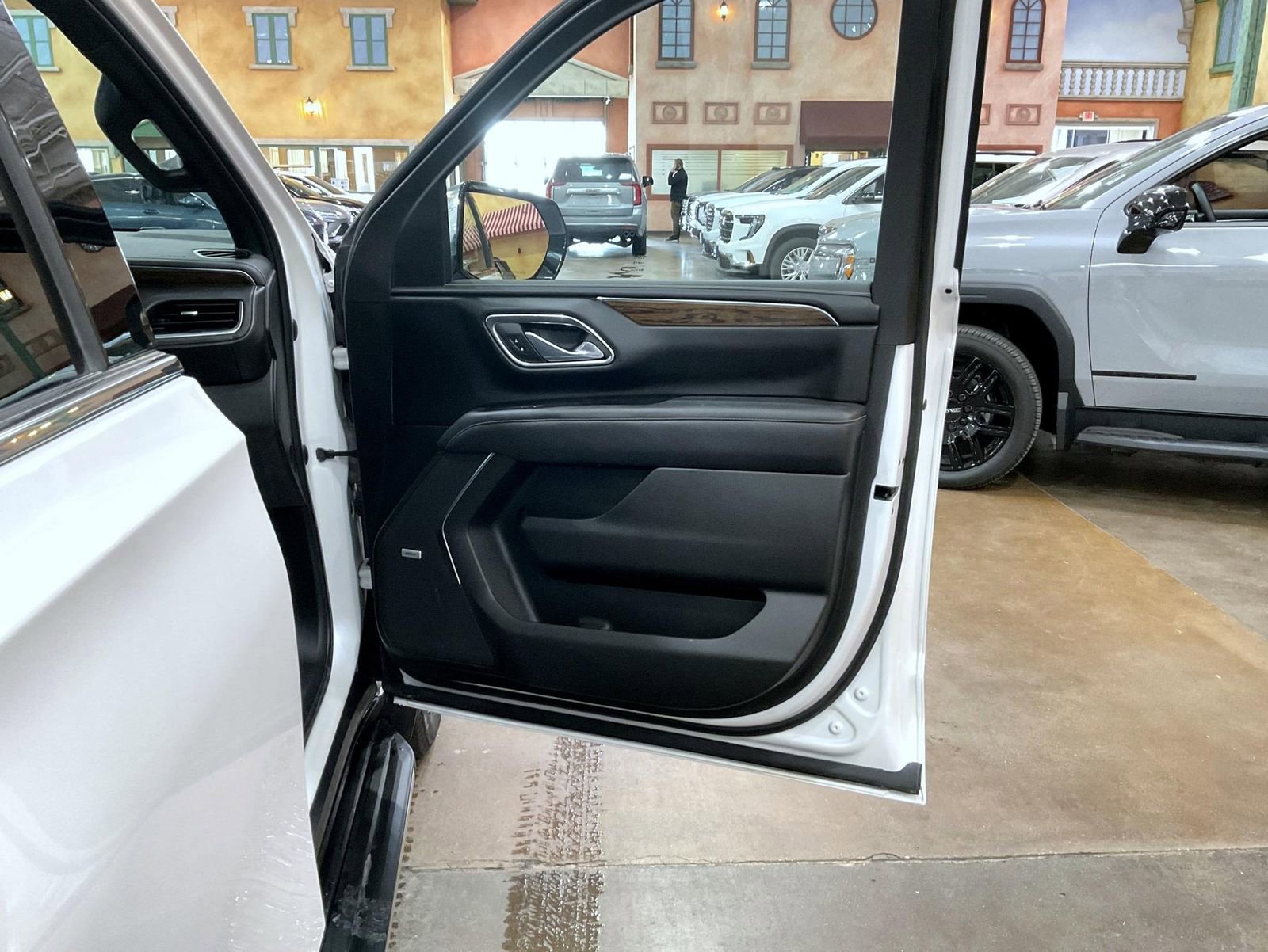 Certified 2023 Chevrolet Tahoe Premier w/ Advanced Technology Package image 16