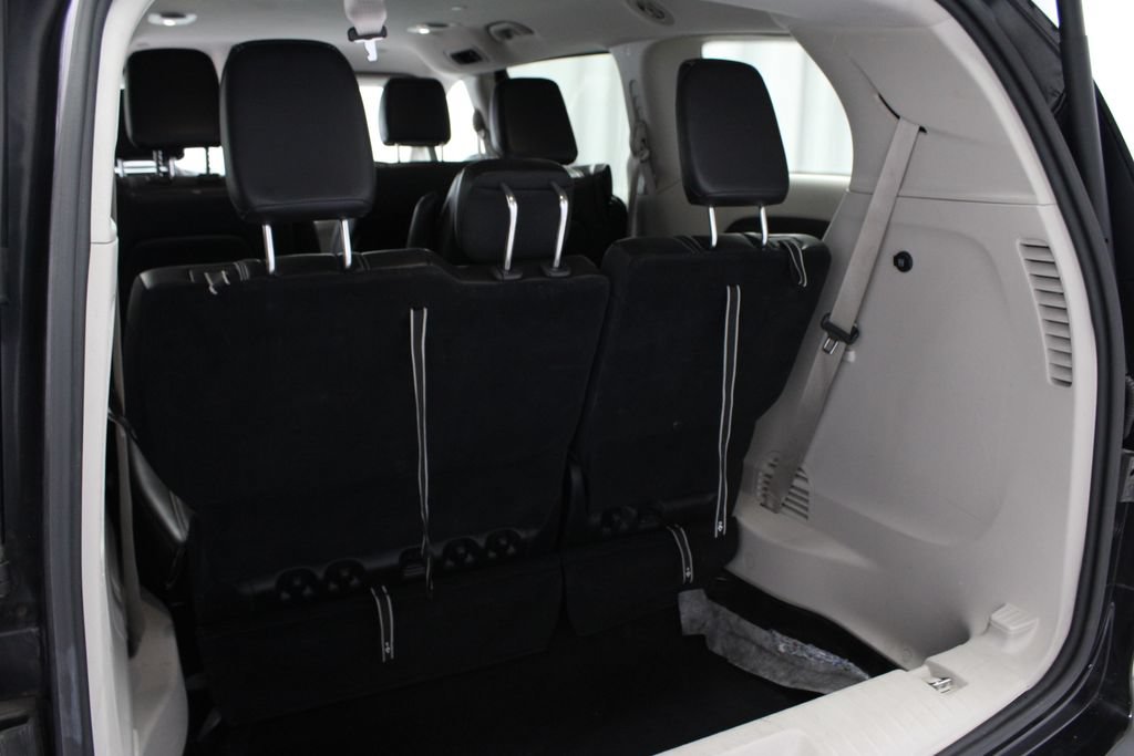 Used 2023 Chrysler Pacifica Touring-L FWD image 17