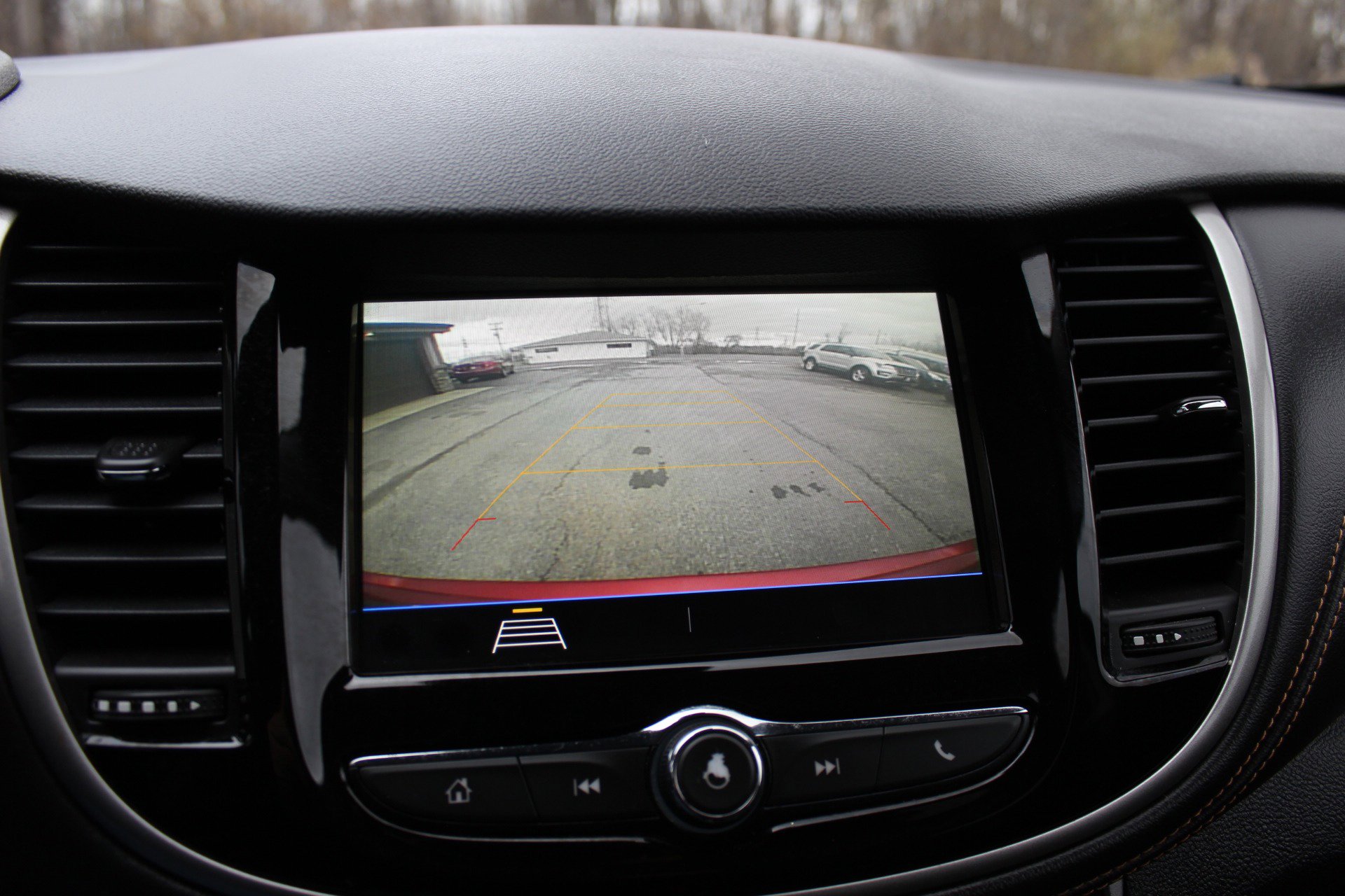 Used 2019 Chevrolet Trax LT w/ LT Convenience Package image 27