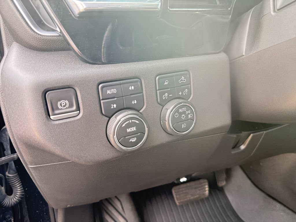 Used 2022 Chevrolet Silverado 1500 LT Trail Boss w/ Convenience Package II AWD/4WD image 18
