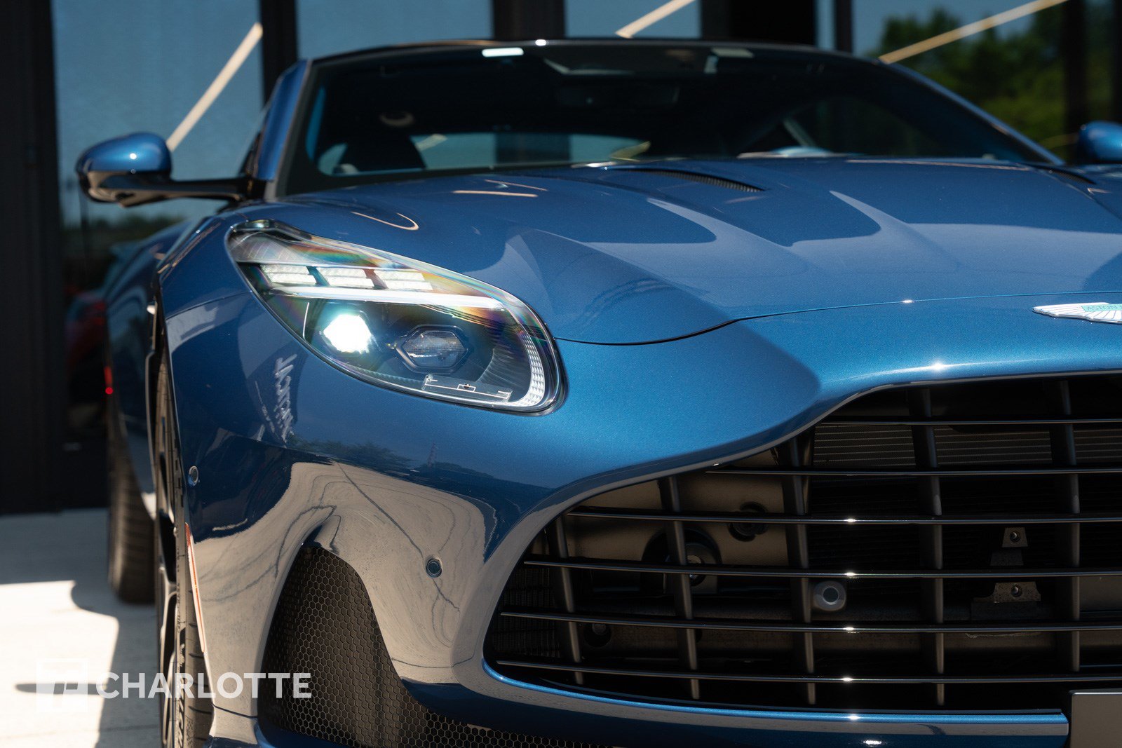 Used 2025 Aston Martin DB12 Coupe RWD image 3