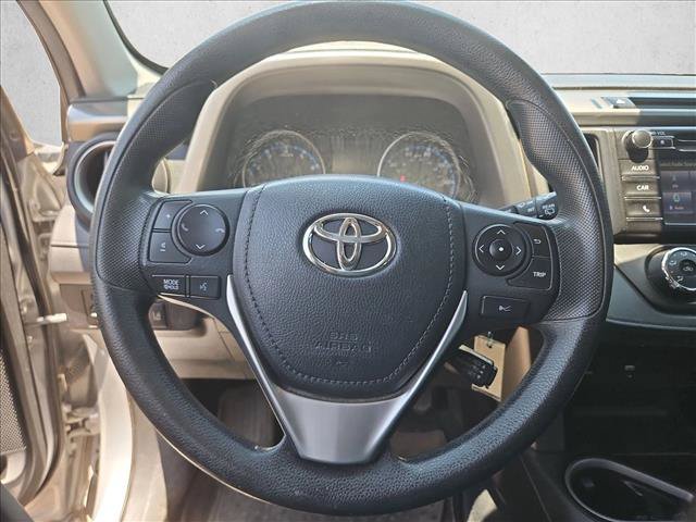 Used 2018 Toyota RAV4 LE FWD image 13