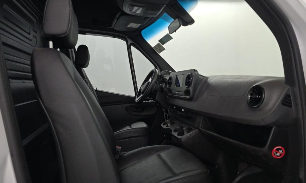 Used 2023 Mercedes-Benz Sprinter 2500 image 15