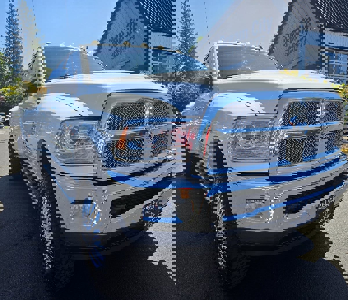 Used 2017 RAM 3500 Laramie Longhorn image 4