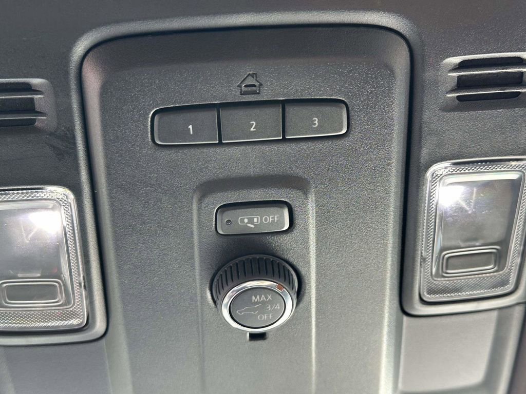 Used 2024 GMC Yukon SLT image 34